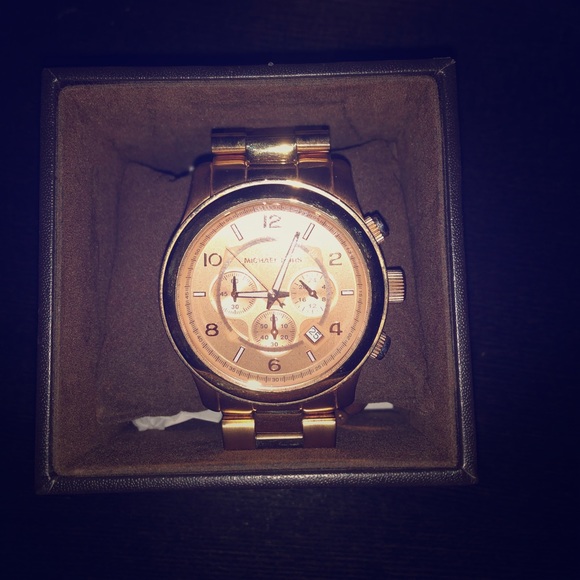 Michael Kors large rose gold watch - Picture 1 of 4